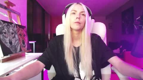 stage Kylie Sinner  brand CLITBAIT online show from 10-30-25, 07:32