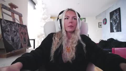 stage Kylie Sinner  brand CLITBAIT online show from 11-08-25, 07:12