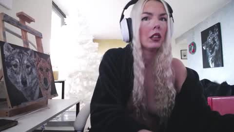 stage Kylie Sinner  brand CLITBAIT online show from 11-16-25, 12:22