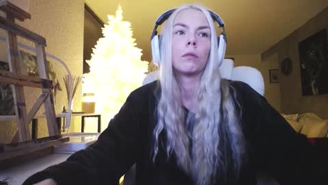 stage Kylie Sinner  brand CLITBAIT online show from 12-03-25, 05:37