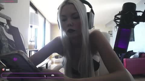 Snapshot of tinykylie chatting on 05-09-26, 07:08 stage Kylie Sinner brand CLITBAIT online show from 05-09-26, 07:08