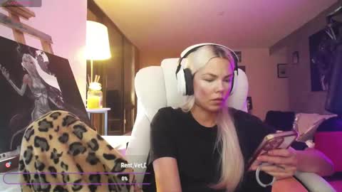 Snapshot of tinykylie chatting on 05-23-26, 07:46 stage Kylie Sinner brand CLITBAIT online show from 05-23-26, 07:46