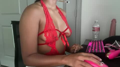 Snapshot of tinylittlebrownie chatting on 06-14-26, 10:45 tinylittlebrownie online show from 06-14-26, 10:45
