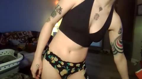 Snapshot of tinytittiesss chatting on 12-22-25, 08:28 tinytitties online show from 12-22-25, 08:28