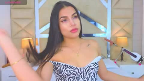 Tiphani Walker online show from 09-25-25, 12:03