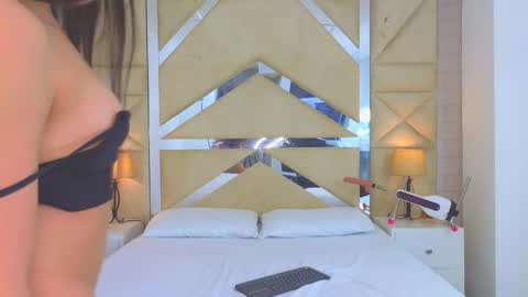 Tiphani Walker online show from 12-05-25, 02:42