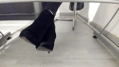 Snapshot of tired33 chatting on 10-05-25, 05:22 Anna online show from 10-05-25, 05:22