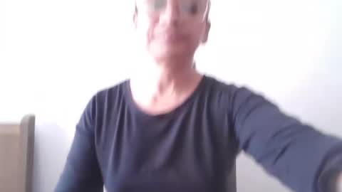 Snapshot of titssmall123 chatting on 12-25-24, 02:13 Ester online show from 12-25-24, 02:13