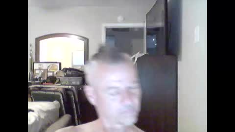 Snapshot of tnash24 chatting on 10-26-25, 11:31 tx46m online show from 10-26-25, 11:31