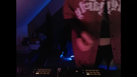 tobi676 online show from 05-10-26, 12:27