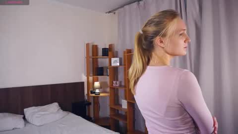 Mary online show from 12-18-25, 07:03