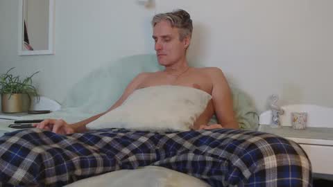 Daniel Bisexual uncut 20cm online show from 12-14-24, 02:53