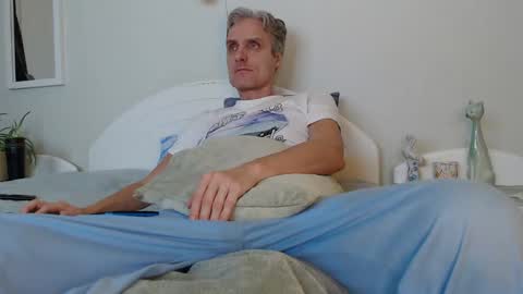 Daniel Bisexual uncut 20cm online show from 01-05-25, 03:34