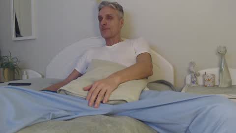 Daniel Bisexual uncut 20cm online show from 01-19-25, 03:42