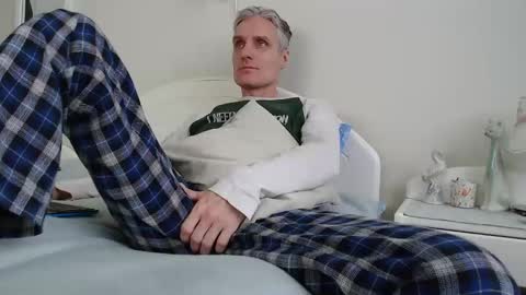 Daniel Bisexual uncut 20cm online show from 02-01-25, 07:36