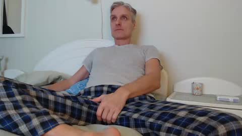 Daniel Bisexual uncut 20cm online show from 02-15-25, 03:39