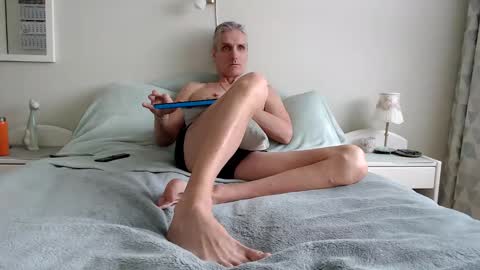 Daniel Bisexual uncut 20cm online show from 02-28-26, 08:04