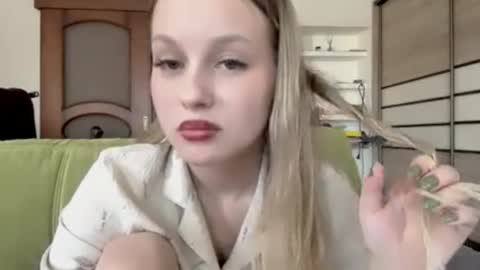 Nina online show from 04-22-26, 10:39