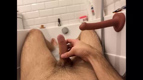 Snapshot of toja112 chatting on 01-25-25, 04:03 Martin online show from 01-25-25, 04:03