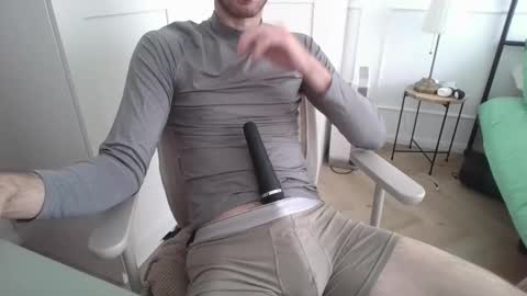 Snapshot of toja112 chatting on 06-08-26, 10:37 Martin online show from 06-08-26, 10:37