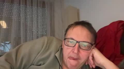 Tom online show from 03-08-25, 05:33