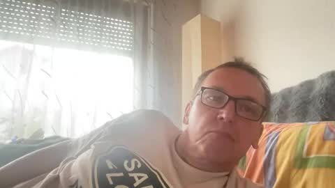 Tom online show from 10-18-25, 02:07