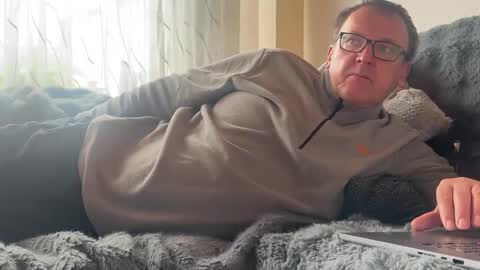 Tom online show from 11-09-25, 01:20