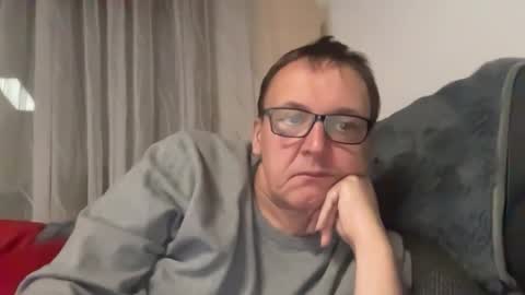 Tom online show from 11-26-25, 03:57