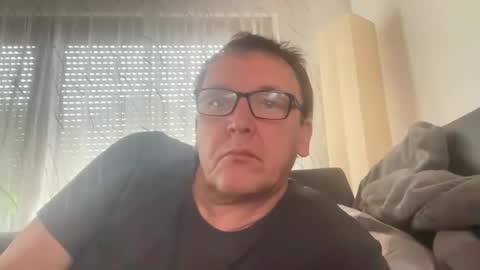 Snapshot of tom6644 chatting on 05-10-26, 02:11 Tom online show from 05-10-26, 02:11