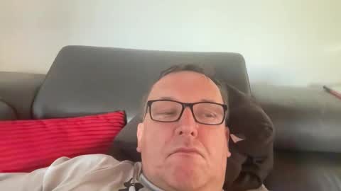 Snapshot of tom6644 chatting on 05-26-26, 05:42 Tom online show from 05-26-26, 05:42