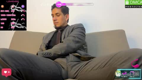 Snapshot of tom_blunt96 chatting on 06-08-26, 04:02 TOM online show from 06-08-26, 04:02