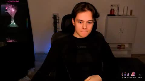 Snapshot of tom_er0s chatting on 01-11-26, 05:18 Tom online show from 01-11-26, 05:18