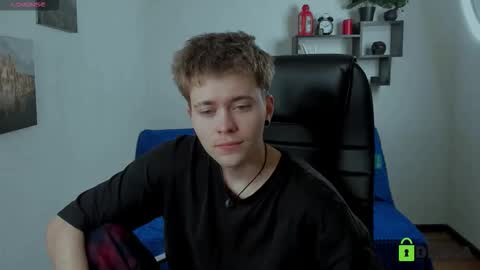 Snapshot of tomas_norton chatting on 12-17-25, 03:18 tomas_norton online show from 12-17-25, 03:18