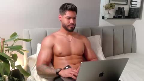 Tomas Ferrer online show from 06-12-26, 09:25