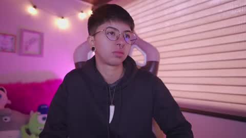 Snapshot of tomboy_tommy chatting on 06-25-26, 12:31 Tommy online show from 06-25-26, 12:31