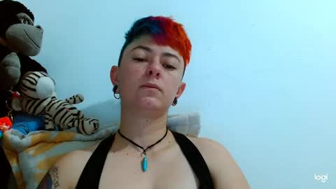 Snapshot of tomboyblue chatting on 02-09-25, 03:01 Blue online show from 02-09-25, 03:01