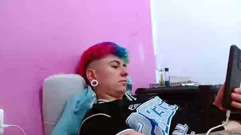 Snapshot of tomboyblue chatting on 09-19-25, 10:43 Blue online show from 09-19-25, 10:43