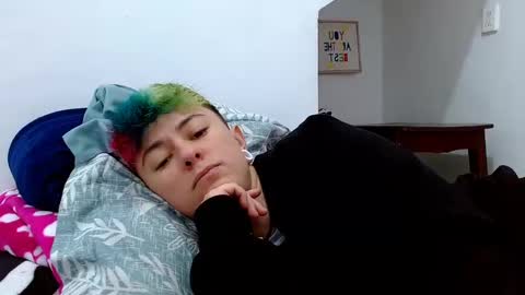 Snapshot of tomboyblue chatting on 10-08-25, 02:04 Blue online show from 10-08-25, 02:04