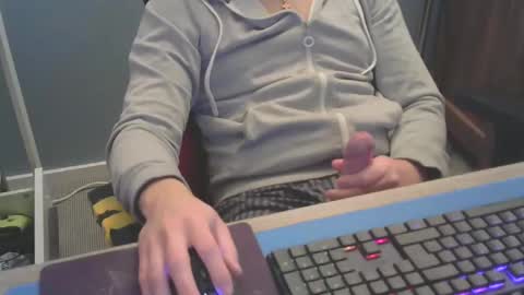 Snapshot of tomin3m chatting on 02-03-25, 05:14 tomin3m online show from 02-03-25, 05:14