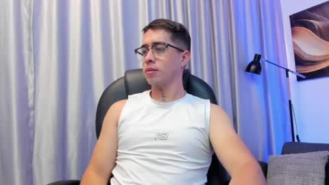 Snapshot of tommas_johnson chatting on 05-10-26, 12:21 Tomas online show from 05-10-26, 12:21