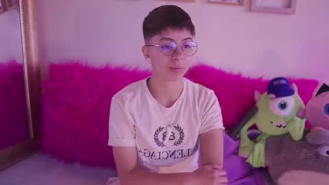 Blue  online show from 06-17-26, 01:34
