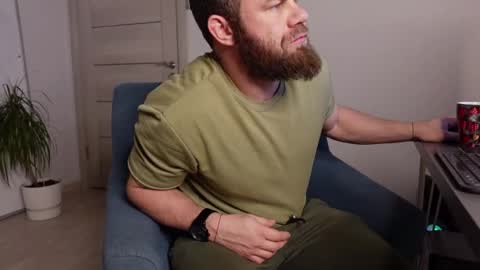 Snapshot of tommy_burnzzz chatting on 12-02-24, 02:20 tommy burnzzz online show from 12-02-24, 02:20