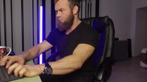 Snapshot of tommy_burnzzz chatting on 02-13-25, 02:45 tommy burnzzz online show from 02-13-25, 02:45