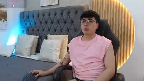 Snapshot of tommy_claks chatting on 06-17-26, 09:05 Tommy online show from 06-17-26, 09:05