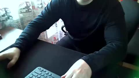 Snapshot of tommy_li_2 chatting on 01-07-25, 07:20 Tommi Li online show from 01-07-25, 07:20