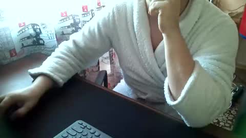 Snapshot of tommy_li_2 chatting on 01-12-25, 10:45 Tommi Li online show from 01-12-25, 10:45