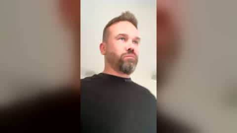 Snapshot of tommybangz chatting on 06-26-26, 04:22 Tommybangzz online show from 06-26-26, 04:22