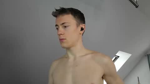 Snapshot of tomtimon11 chatting on 11-03-25, 11:22 tomtimon11 online show from 11-03-25, 11:22