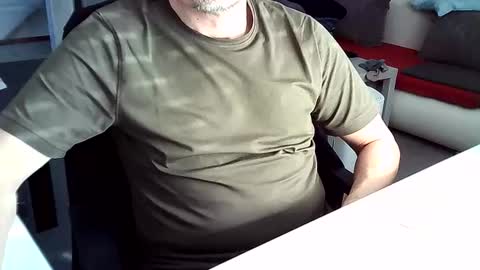 Snapshot of tomtom02029 chatting on 02-17-25, 09:24 Tom online show from 02-17-25, 09:24