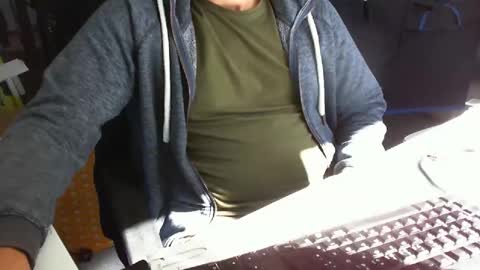 Snapshot of tomtom02029 chatting on 09-15-25, 09:20 Tom online show from 09-15-25, 09:20